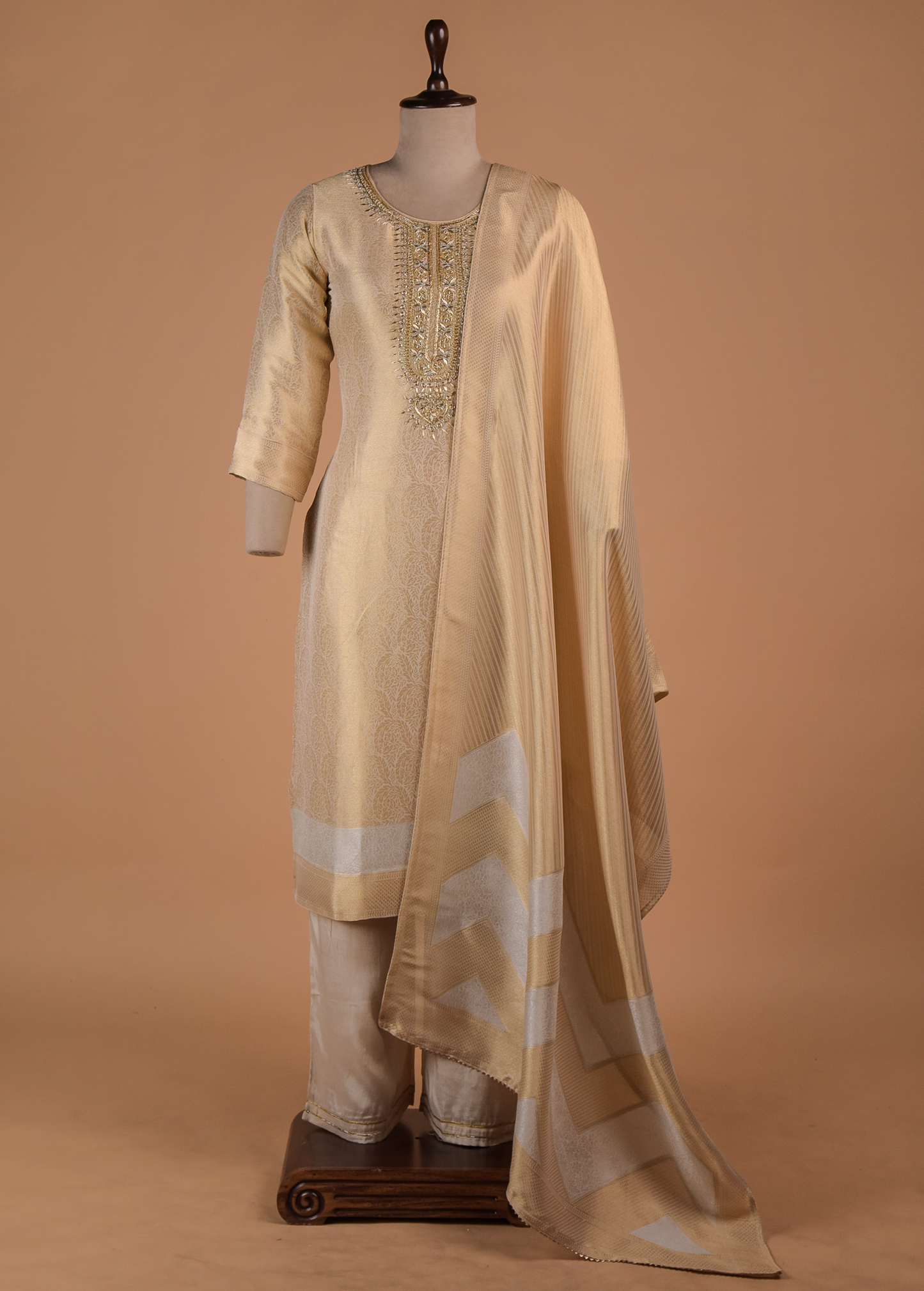 Gold Tissue Straight Set