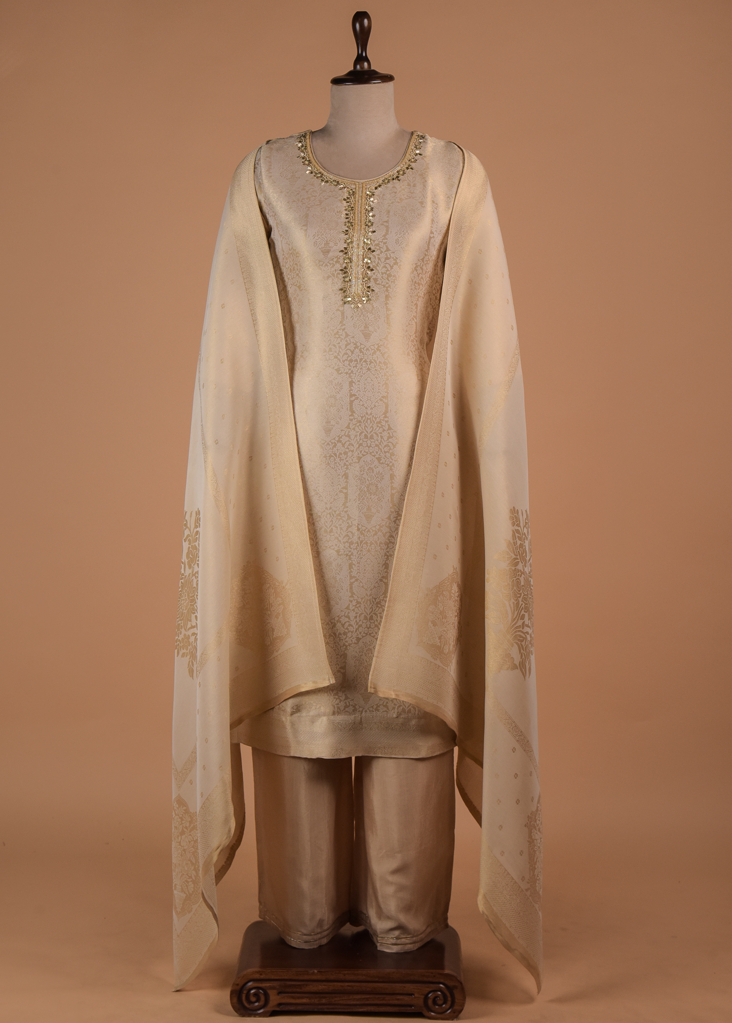 Gold Tissue Straight Set