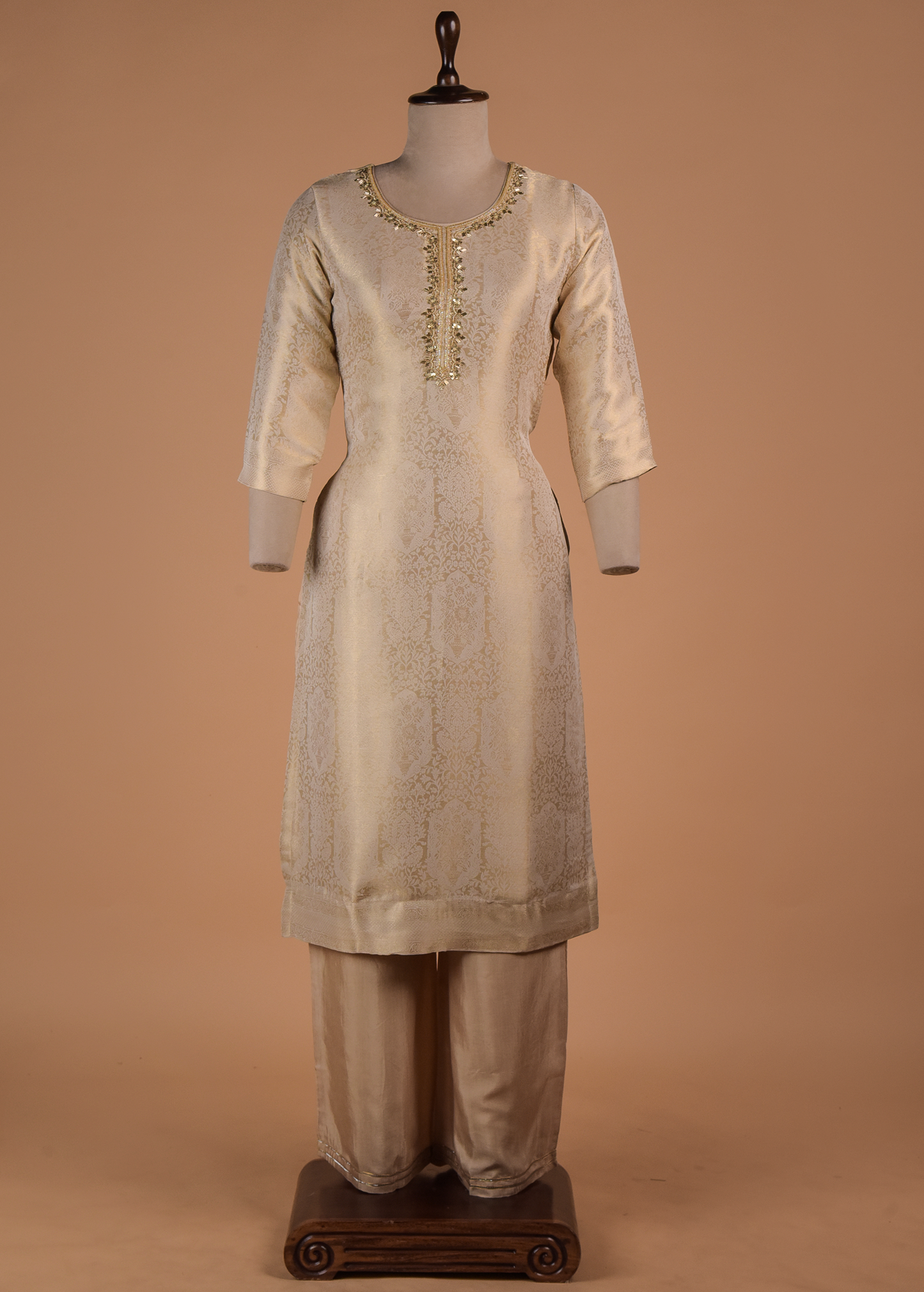 Gold Tissue Straight Set