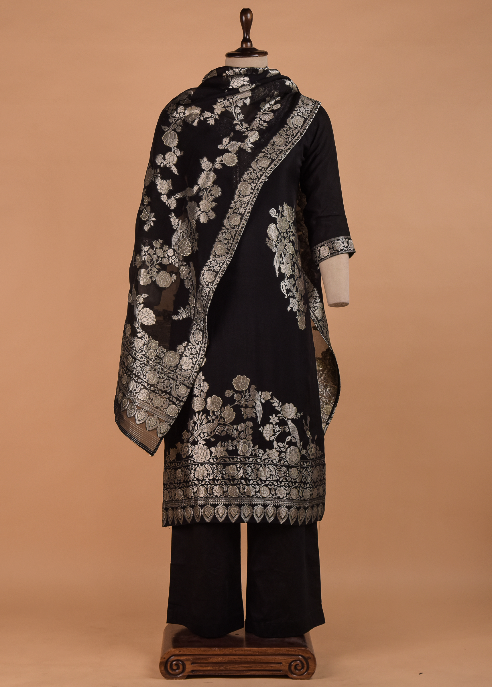 Black Crepe Silk Saree - Image 4 | Greenways Delhi