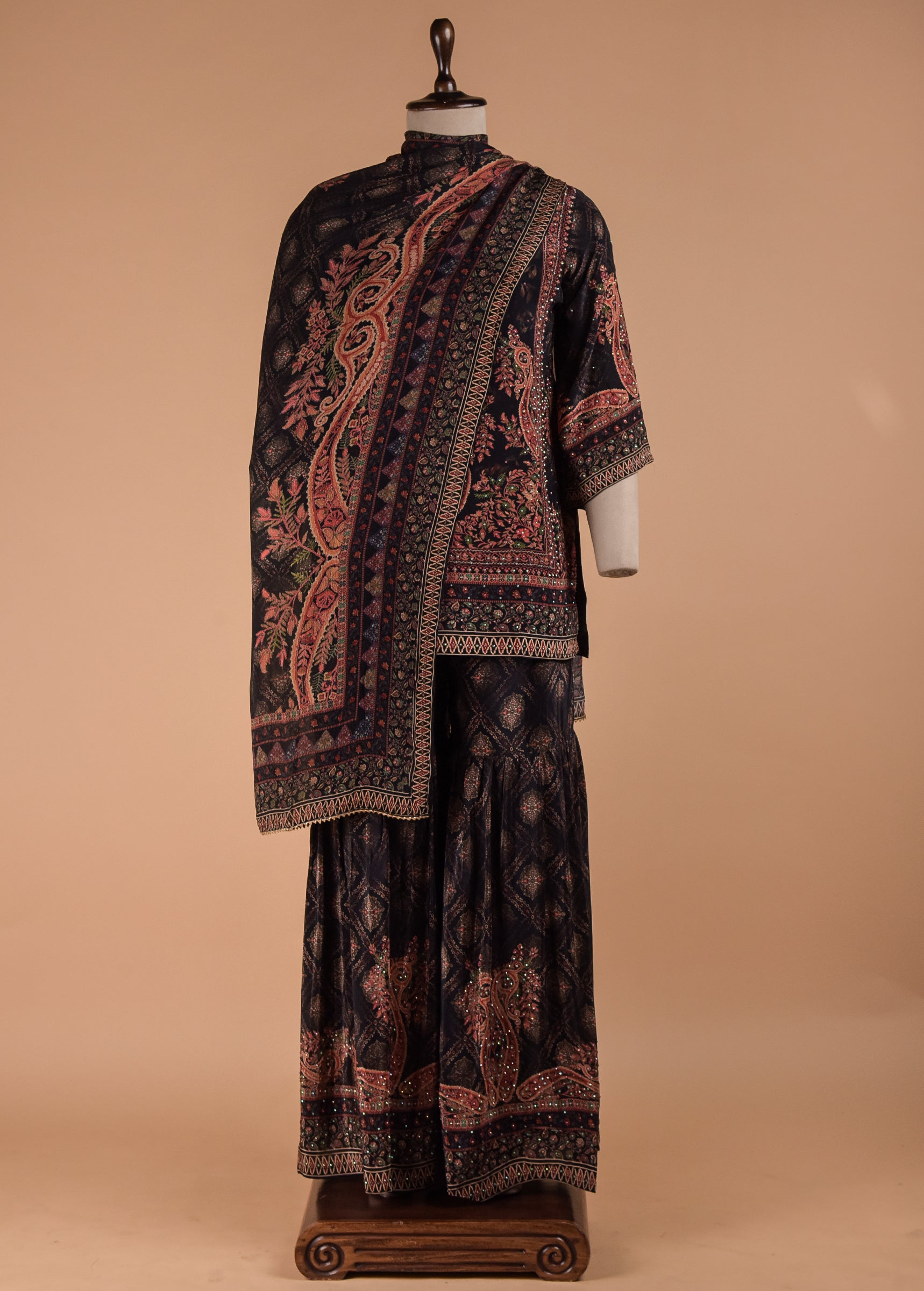 Black Crepe Straight Set