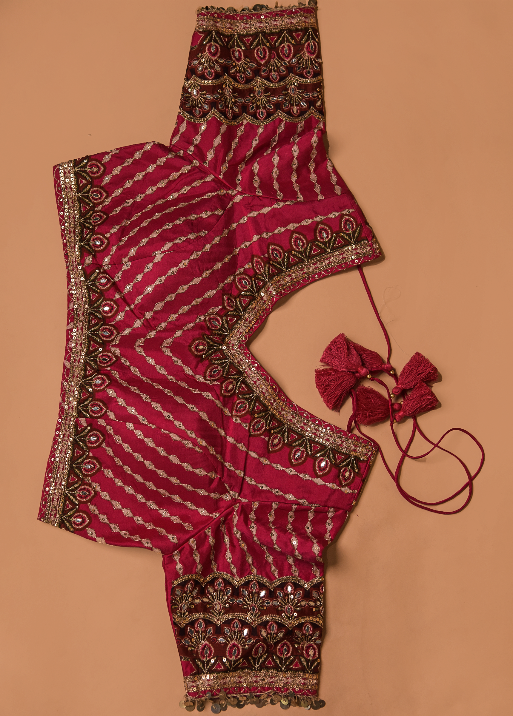 Pink Hand Embroidered Crepe Silk Saree - Image 4 | Greenways Delhi